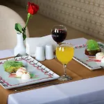 Hotell The Time Old 4*