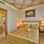 Hotell The Time Old