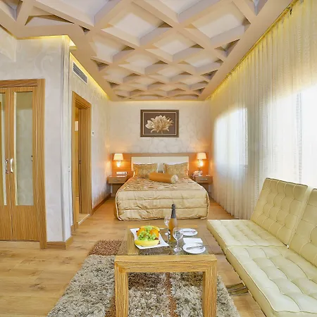 The Time Old מלון 4*